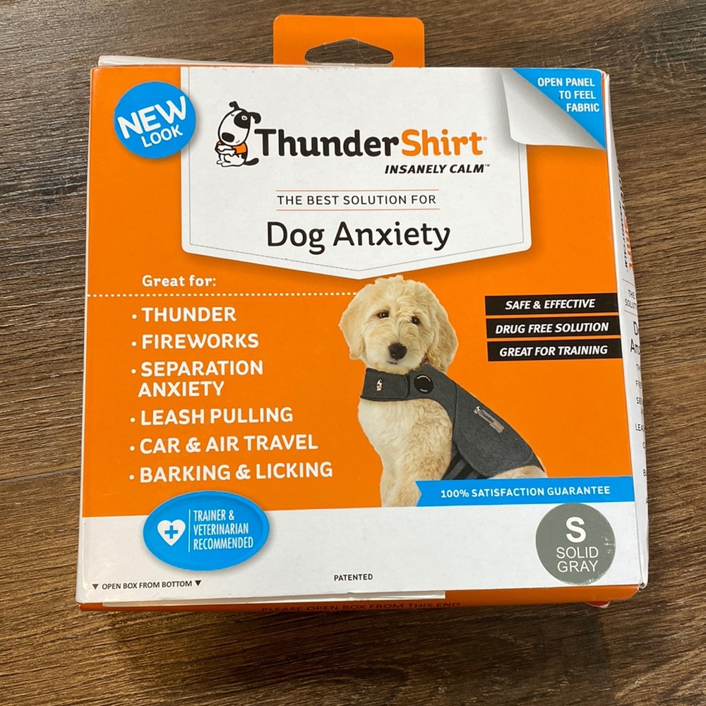 Small ThunderShirt solid Grey for animals 15-25 lbs